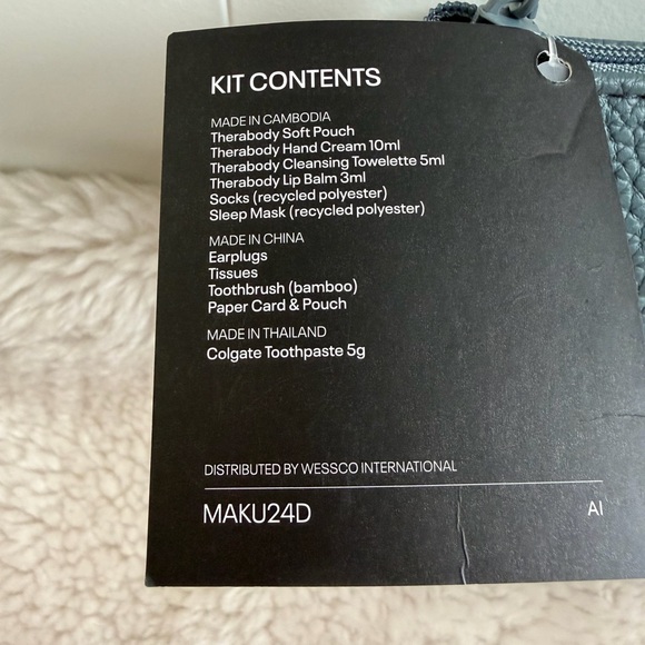 Therabody premium Textured Pouch Amenity Kit by United - Picture 4 of 4